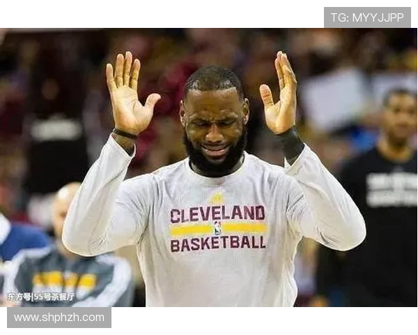 米切尔无球跑动拉开空间，主导骑士进攻体系